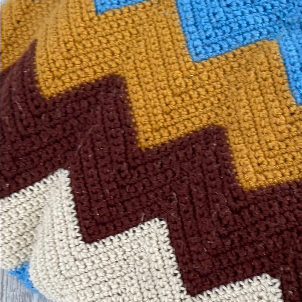 Chevron Pattern Knit Blanket
